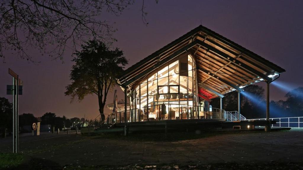 Hotel & Restaurant Utkiek ไกรฟ์สวัลด์ ภายนอก รูปภาพ