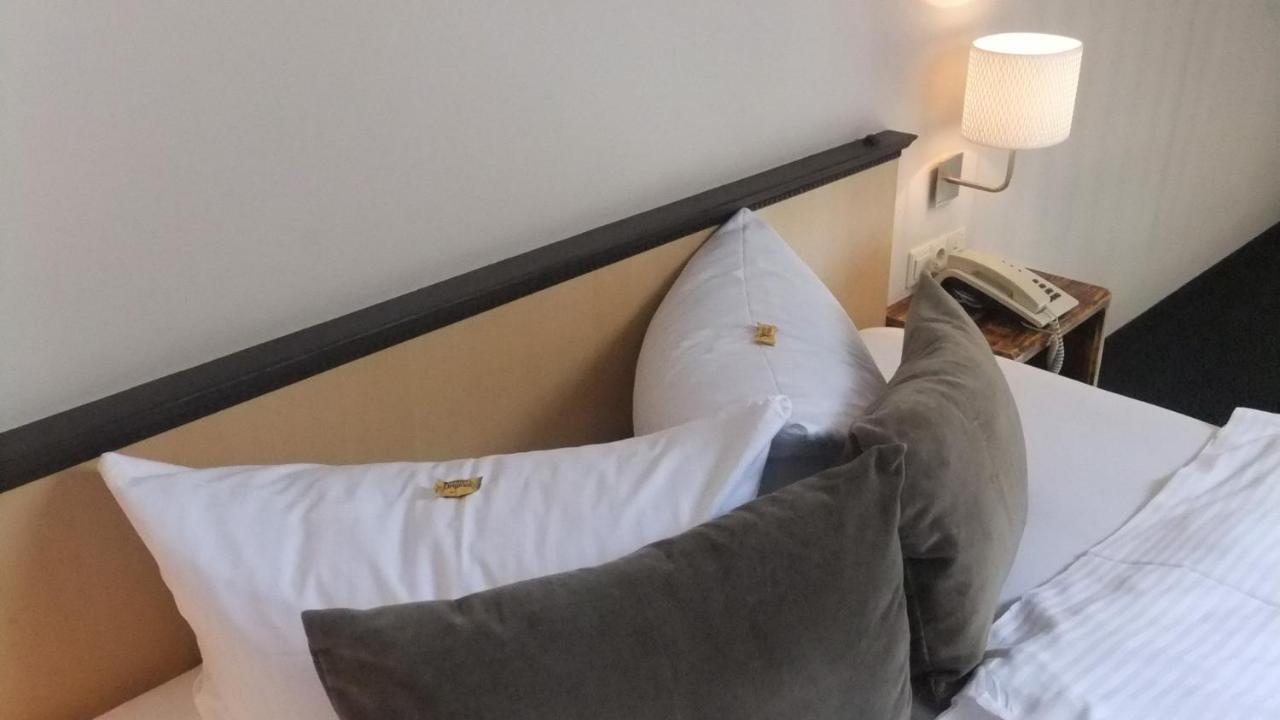 Hotel & Restaurant Utkiek ไกรฟ์สวัลด์ ภายนอก รูปภาพ