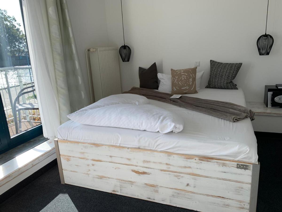 Hotel & Restaurant Utkiek ไกรฟ์สวัลด์ ภายนอก รูปภาพ